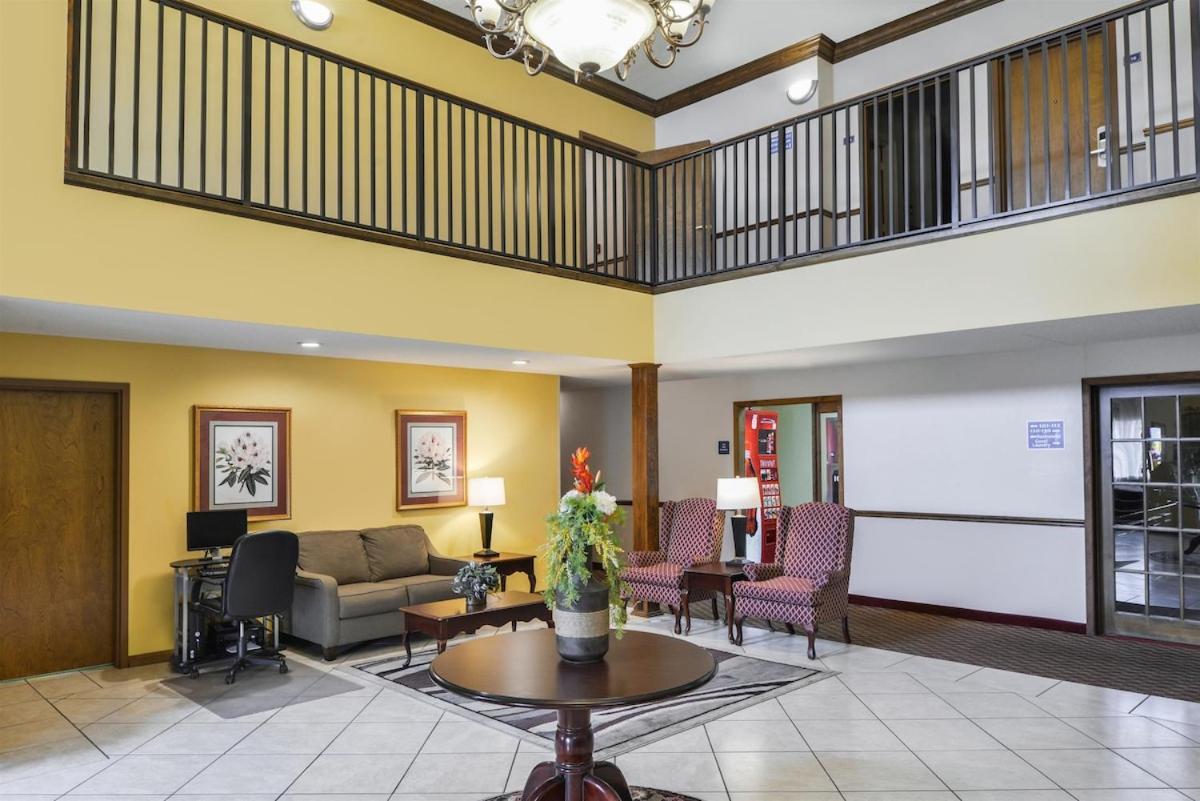 Americas Best Value Inn Wiggins Экстерьер фото