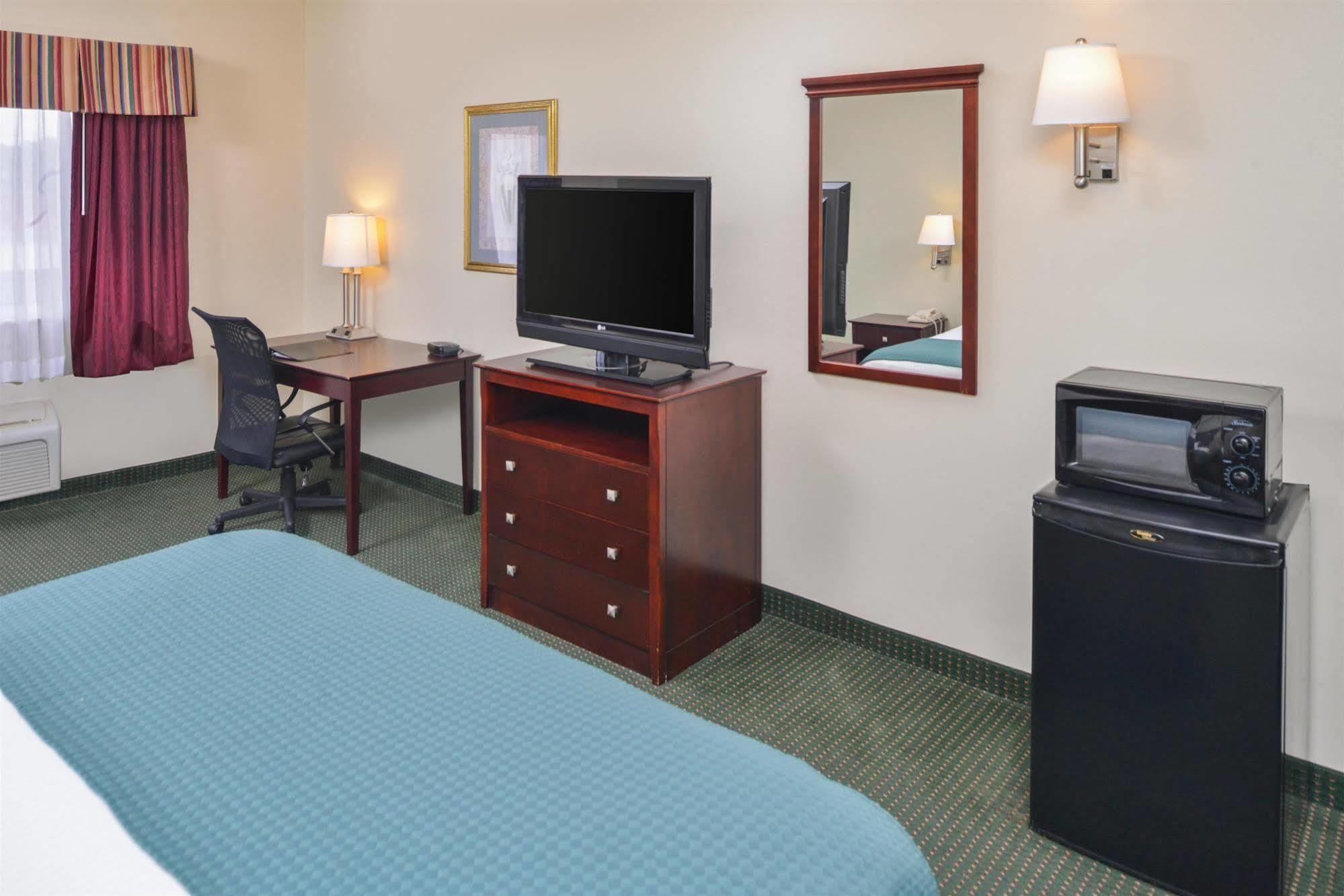 Americas Best Value Inn Wiggins Экстерьер фото