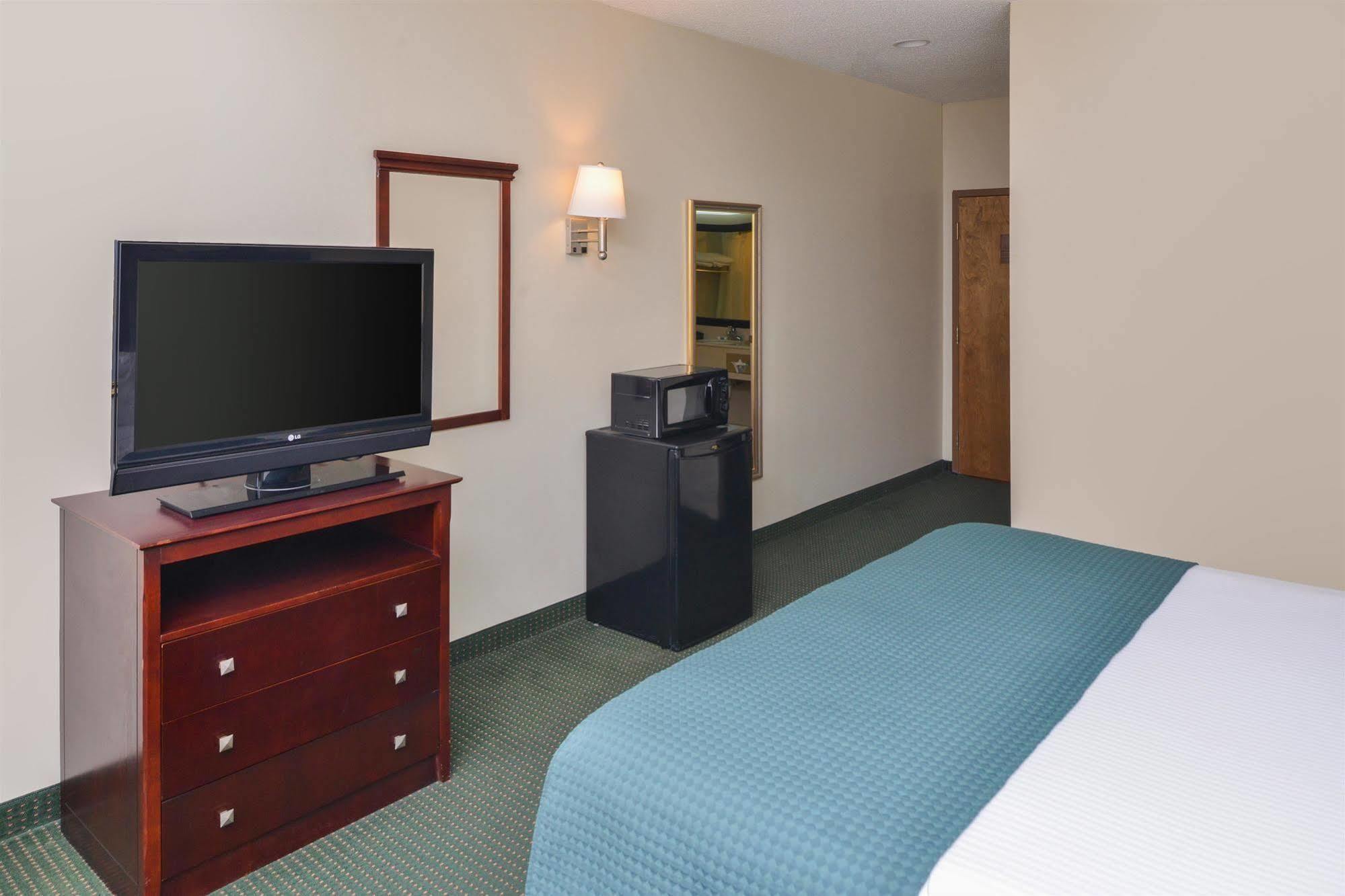 Americas Best Value Inn Wiggins Экстерьер фото
