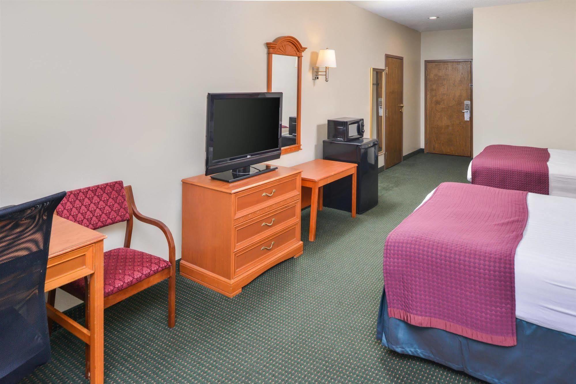 Americas Best Value Inn Wiggins Экстерьер фото