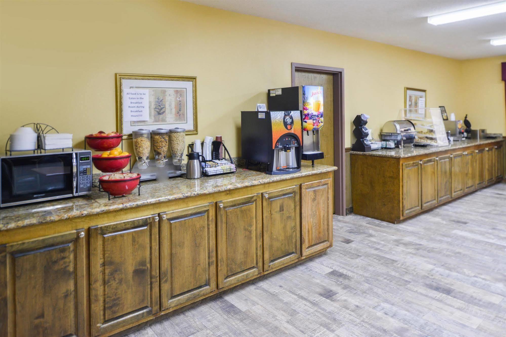 Americas Best Value Inn Wiggins Экстерьер фото